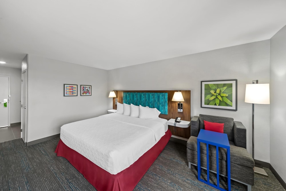 Hampton Inn North Platte - photo 10