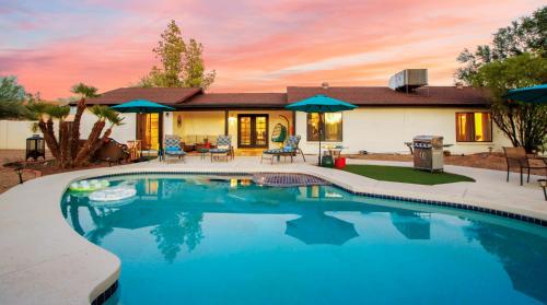 Spacious Scottsdale Villa with Pool Golf Game Room and Two Master Suites — 4-Star Luxury Hotel in Scottsdale, United States