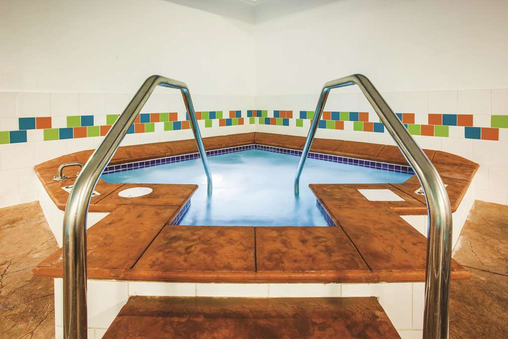 La Quinta Inn & Suites by Wyndham St. Paul Woodbury - photo 8