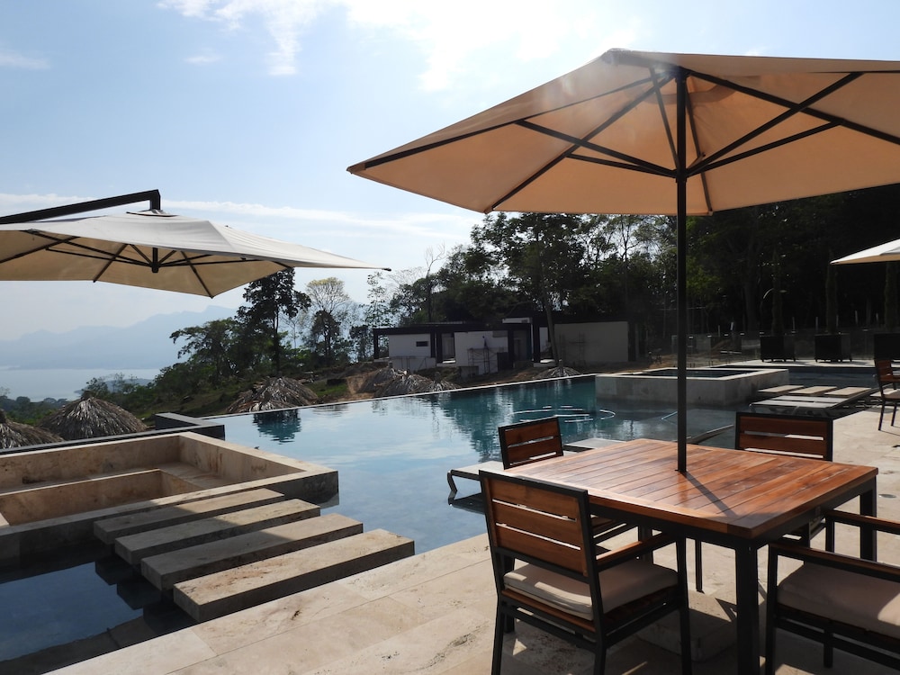 Topowa Club House Resort in Giron, Colombia