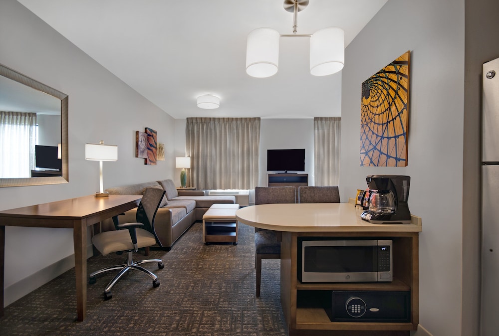Staybridge Suites Sterling Heights Detroit by IHG - photo 10