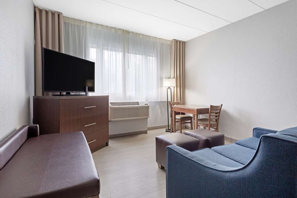 Clarion Hotel & Suites BWI Airport North - photo 15