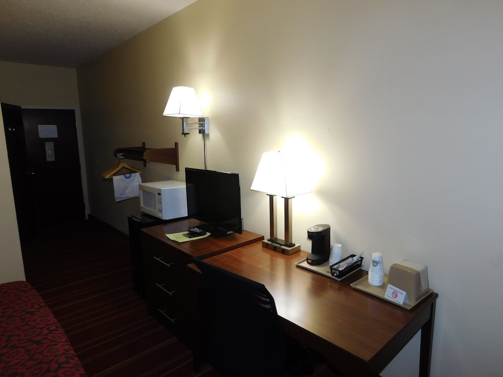 Days Inn by Wyndham Walcott Davenport - photo 8