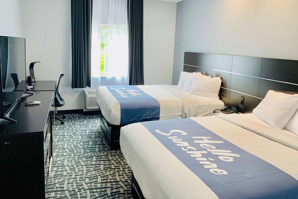 Days Inn & Suites by Wyndham Horn Lake Memphis Graceland - photo 8