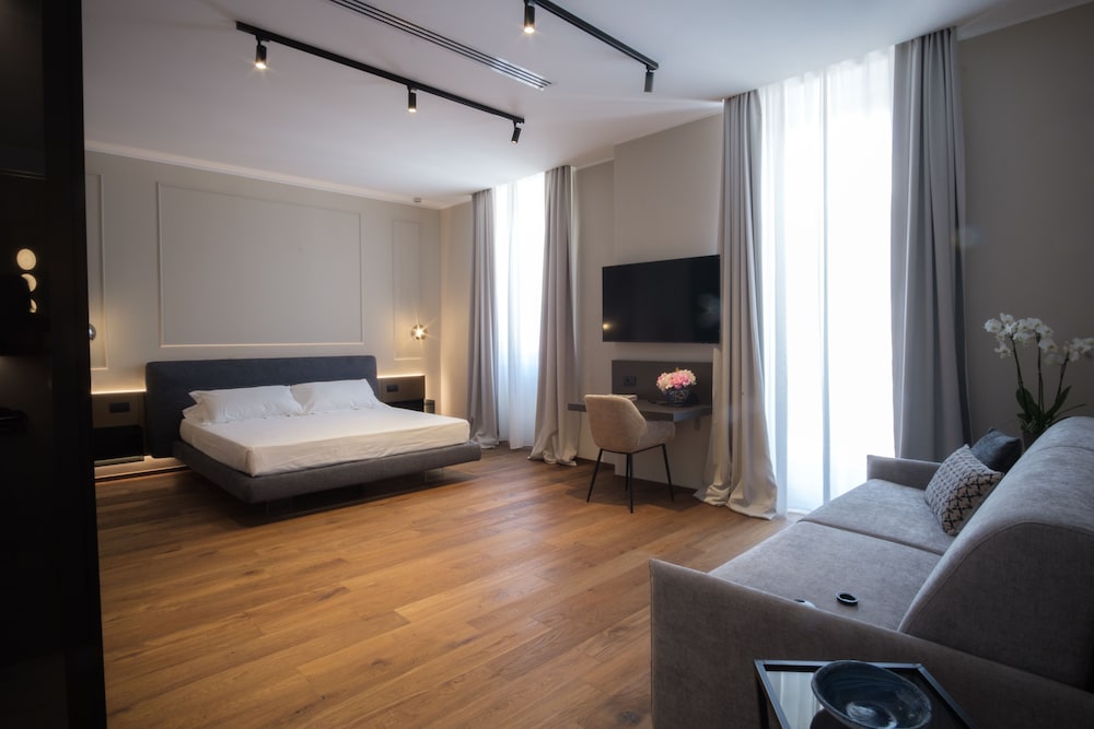 Palazzo Danisi Rooms&Suites — 4-Star Luxury Hotel in Bari, Italy