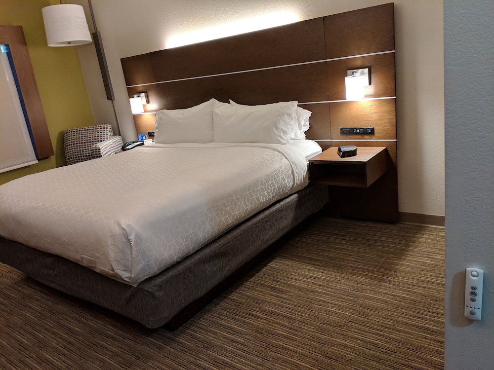 Holiday Inn Express & Suites Claypool Hill by IHG - photo 11