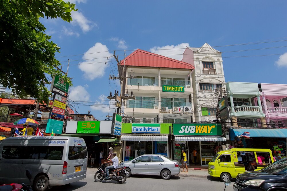 Time Out Hotel Beach Front - last minute hotel in Patong