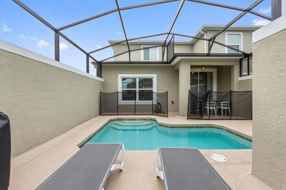 Gorgeous 4 Bd w Pool at Storey Lake Resort 4277 - photo 2