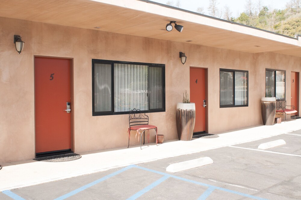 Cambria Palms Motel - photo 23