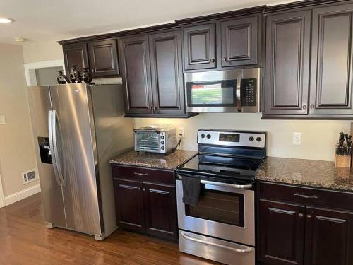 Amazing Location Walk Across To North Hills in Raleigh, United States