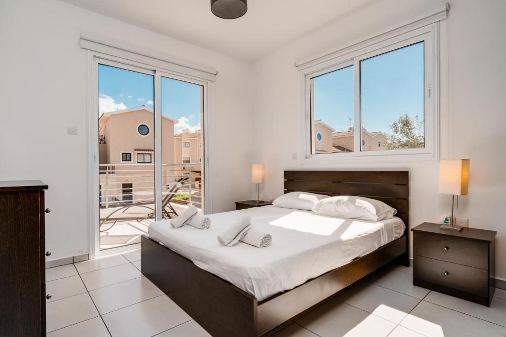 Lovely 2 Bedroom Family Apartment w Pool