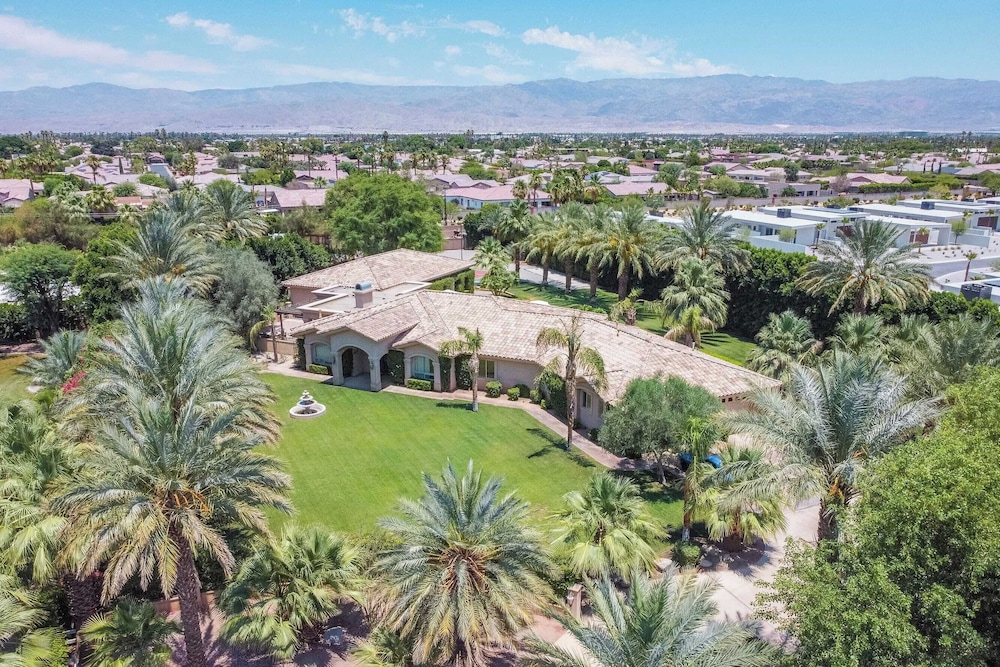 The Date Palm Estate by Avantstay Expansive Estate w Game Room Backyard Oasis w Pool & Spa - photo 52