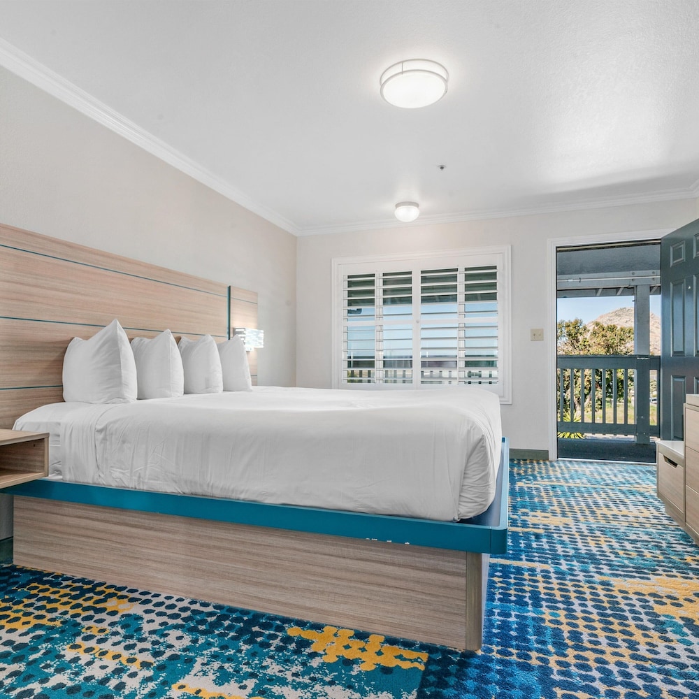 Pacific Shores Inn - photo 18