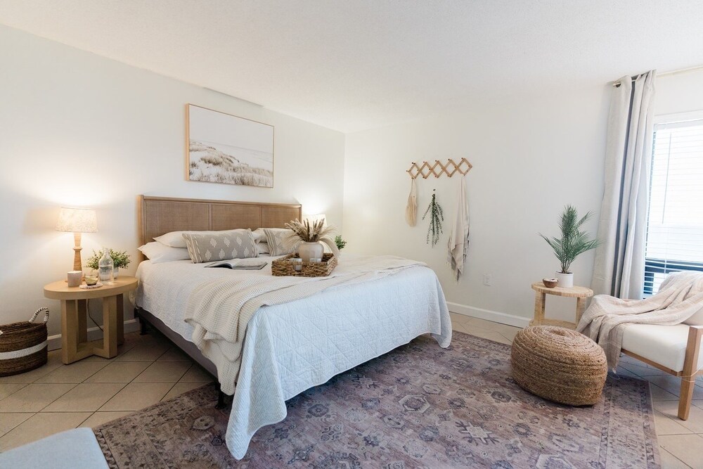 0912 White Linen Room by Atlantic Towers - photo 4