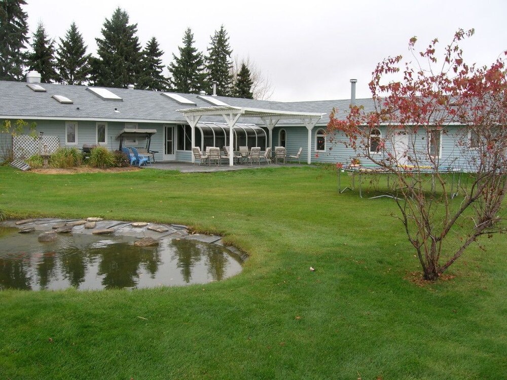 Prairie Schooner Inn - carbon neutral hotel in Brooks