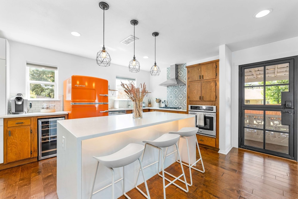Close to Domain DT Shopping Chic Serene 3BR — Austin — photo 3
