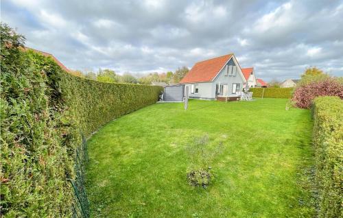 3 Bedroom Cozy Home In Tzummarum — 4-Star Luxury Hotel in Tzummarum, Netherlands