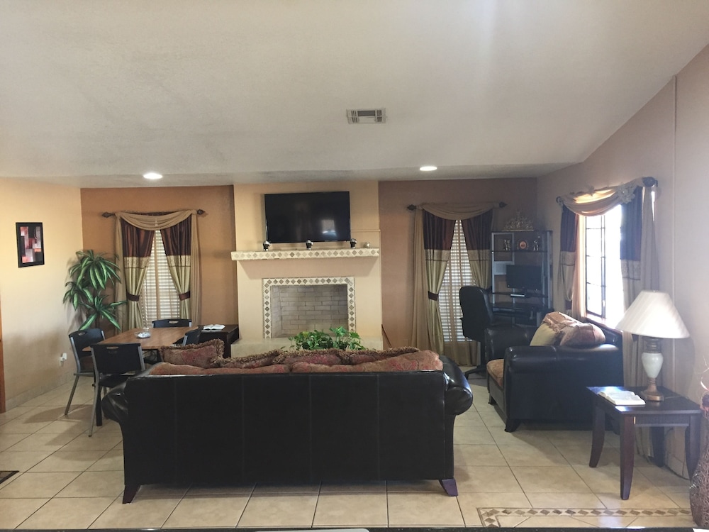 Royal Inn Pearsall - photo 6