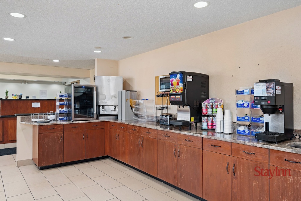 Americas Best Value Inn Grand Forks - photo 3