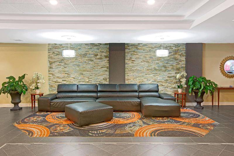 Ramada Plaza Charlotte Airport Hotel and Conference Center - photo 7