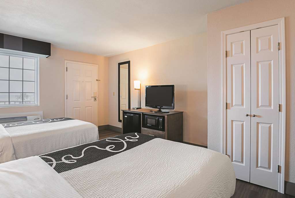 Wingate by Wyndham Galveston Beachfront at the Seawall - photo 18
