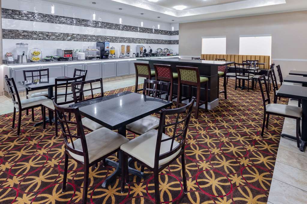 La Quinta Inn & Suites by Wyndham Garland Harbor Point - photo 59