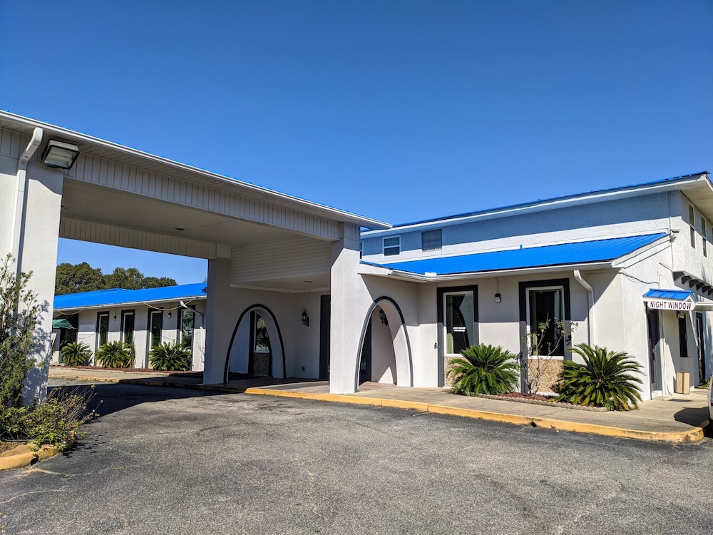 Garden Inn & Suites - photo 18