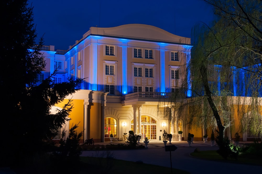 Windsor Palace Hotel — 4-Star Luxury Hotel in Serock, Poland