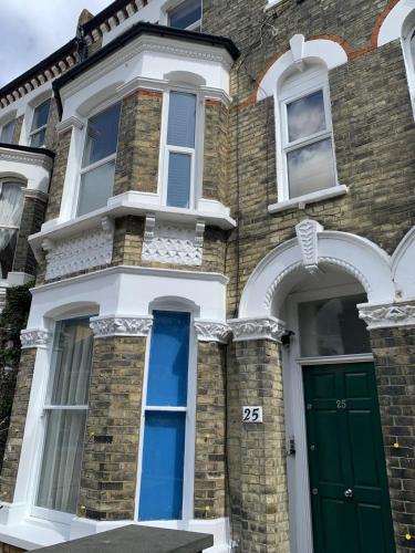 Garden flat nice natural light — 4-Star Luxury Hotel in London, United Kingdom