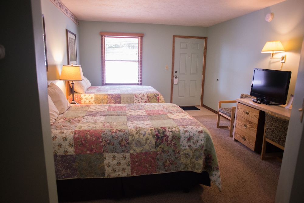 M 22 Inn Suttons Bay - photo 11