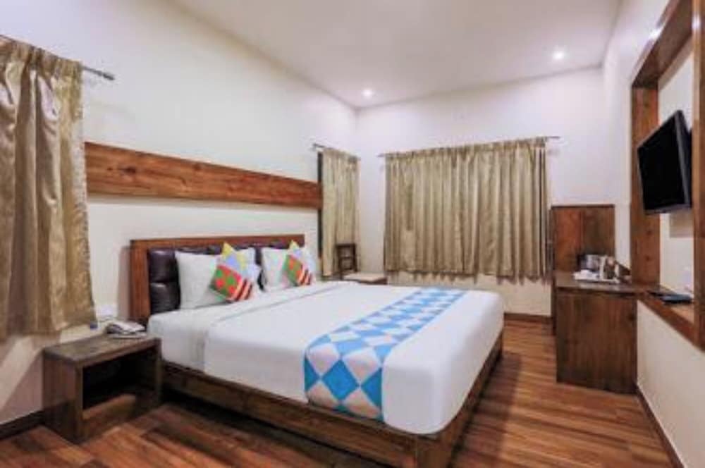 SRJ Thaneesh Residency - last minute hotel in Ooty