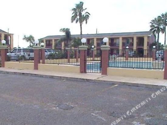 Executive Inn Mercedes - photo 6