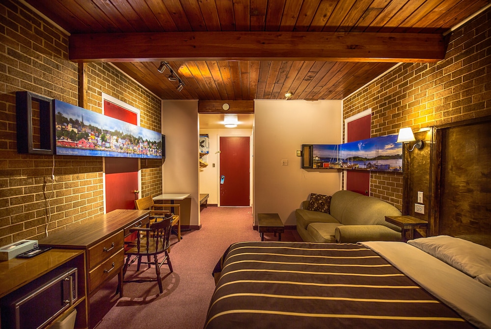 Wheelhouse Motel — hotel in Lunenburg