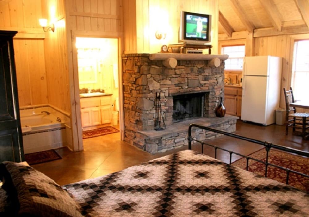 The Smokehouse Lodge and Cabins - photo 35