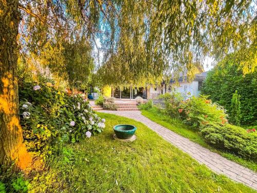 Exklusive Landvilla mit Pool Sauna und Garten — hotel in Schwalmtal