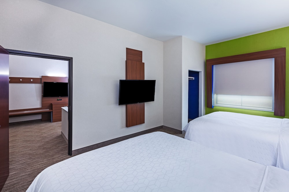 Holiday Inn Express and Suites Longview South I20 by IHG - photo 2