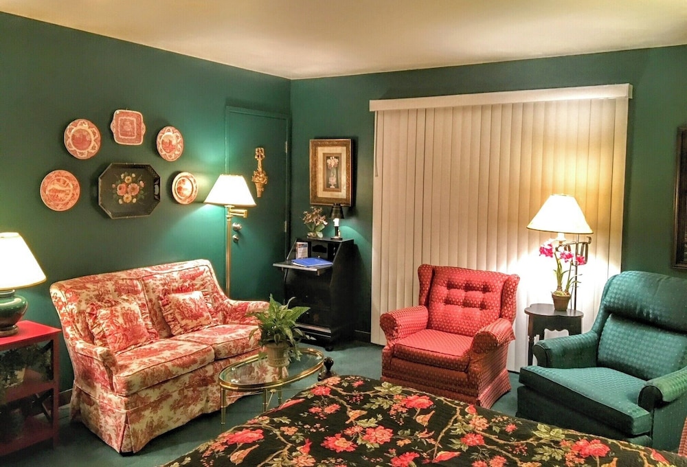Victorian Inn Elkhart Lake Wisconsin - photo 55