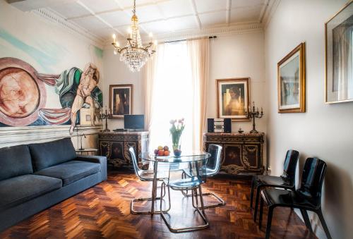 Santa Cecilia Apartment in Via del Corso — 4-Star Luxury Hotel in Rome, Italy