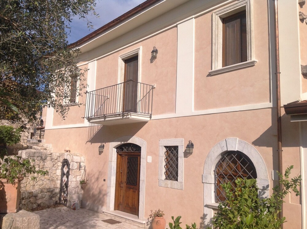 B&B Le Viole — 4-Star Luxury Hotel in Arce, Italy