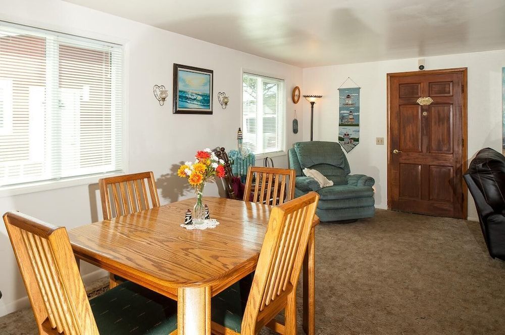 The Lighthouse in Lincoln City - photo 20