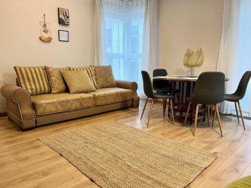 Oldtown Retro Apartment by Marina with balcony for 6 people — 4-Star Luxury Hotel in Gdansk, Poland