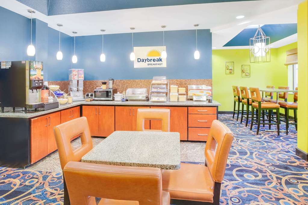 Days Inn & Suites by Wyndham Russellville - photo 14