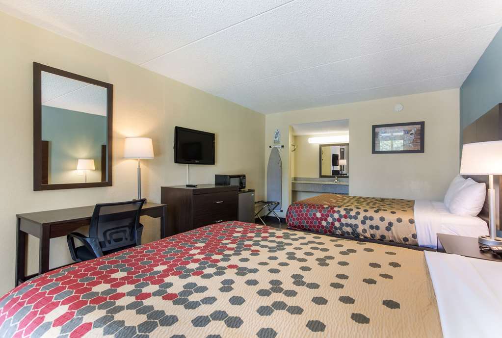 Econo Lodge Gallatin Metro Nashville - photo 18