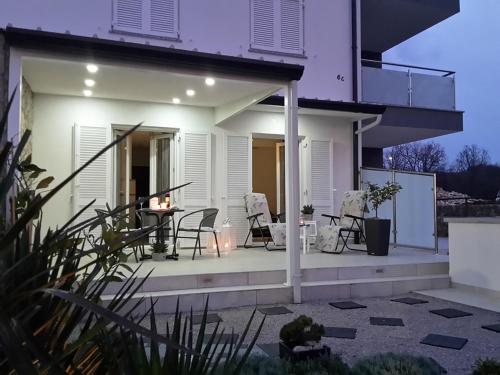 Apartment Lavanda Ruzmarin — 4-Star Luxury Hotel in Njivice, Croatia
