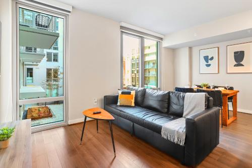 Comfy Clarendon Apt Steps from Metro — 4-Star Luxury Hotel in Arlington, United States