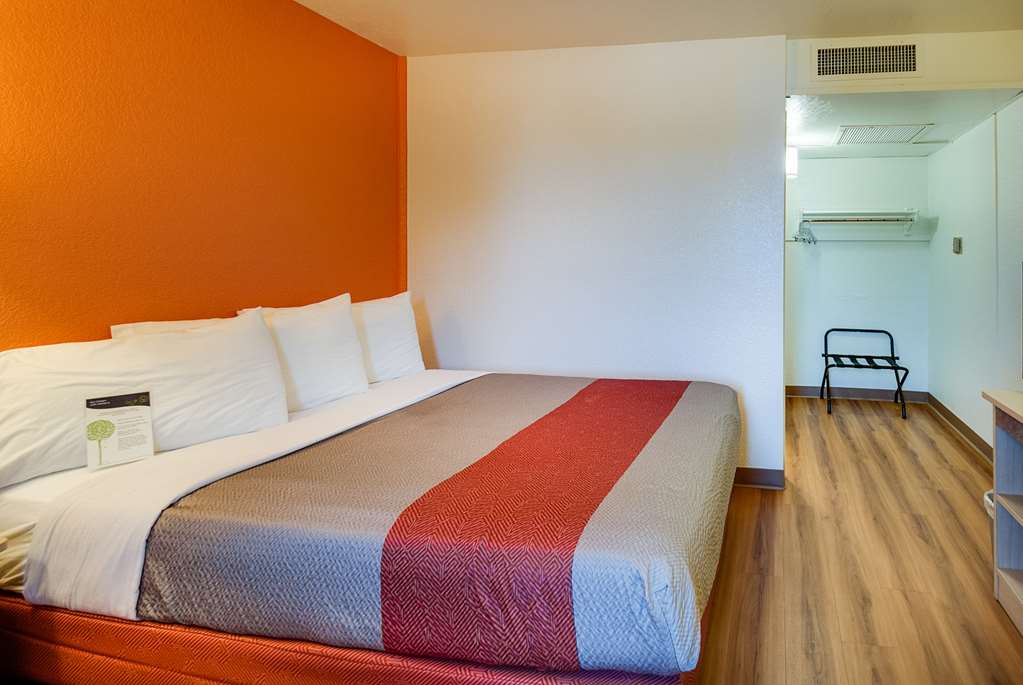 Motel 6 Lenexa KS Kansas City Southwest - photo 12
