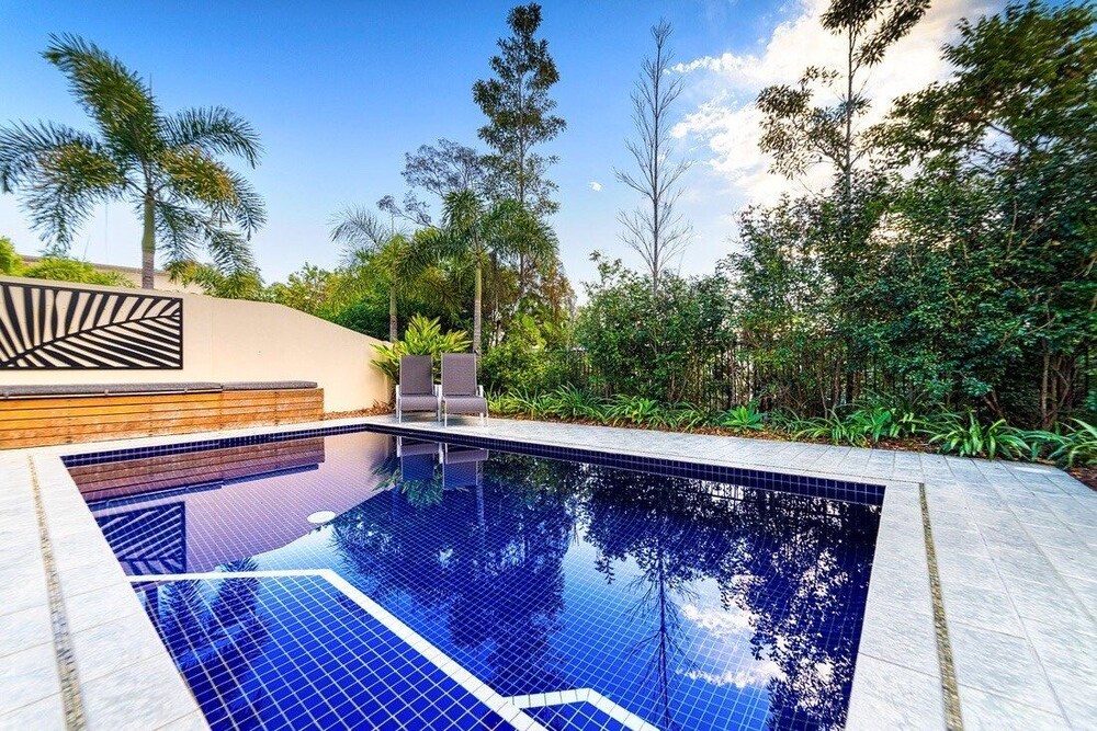 Bayhill Manor in Sanctuary Cove — 4-Star Luxury Hotel in Hope Island, Australia