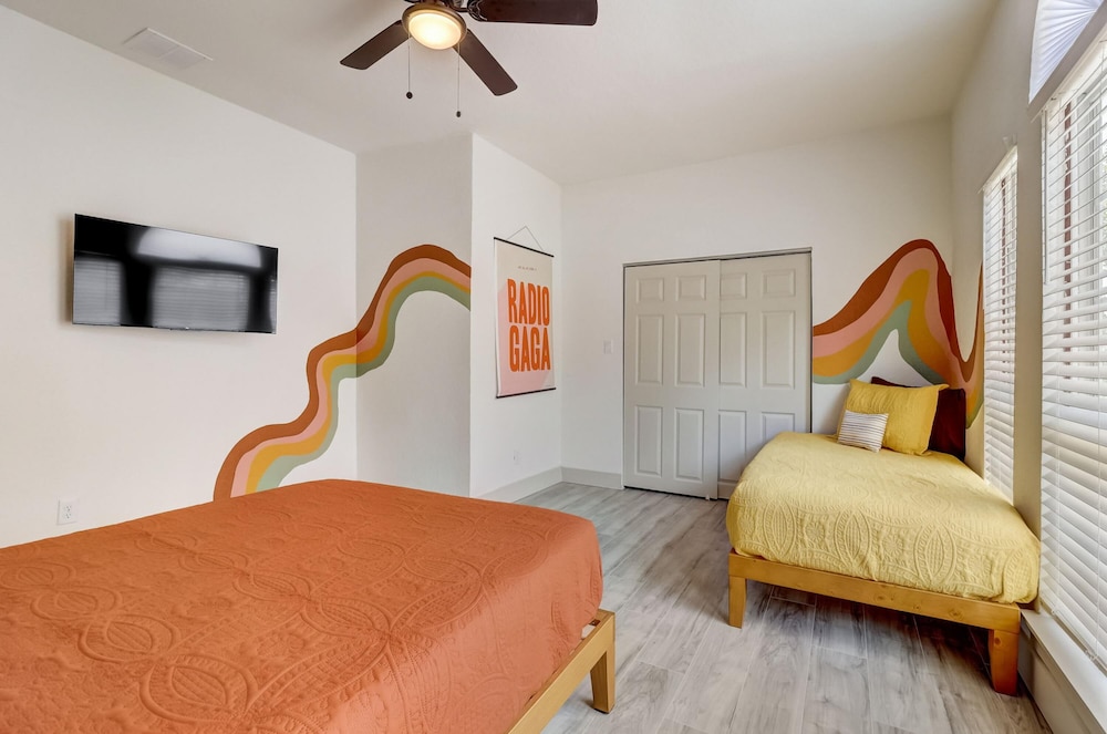 The Retro Retreat Close to Downtown Fort Sam - photo 12