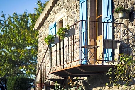 Domaine Insolite du Petit Moras — hotel in Chomerac