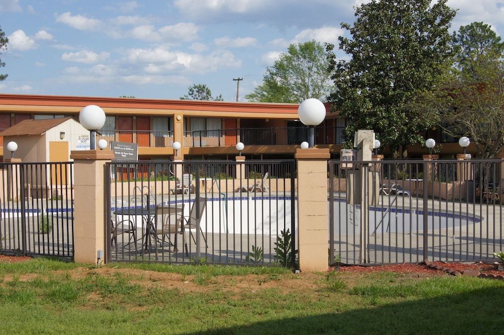 Days Inn by Wyndham Durham Near Duke University - photo 75